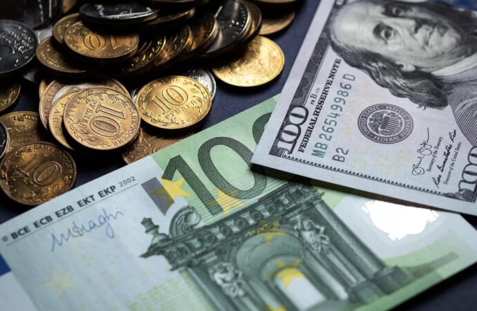 Rusia y la India abandonan el dólar y el euro en sus intercambios comerciales