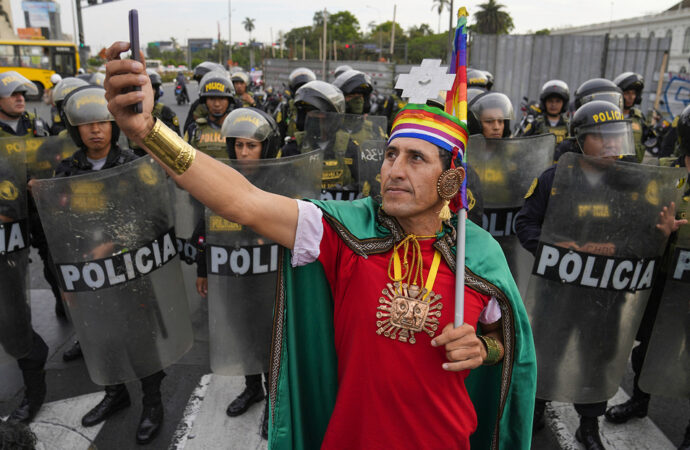 <strong>La ‘toma de Lima’ y el paro nacional muestran músculo en Perú frente al Gobierno de Boluarte</strong>