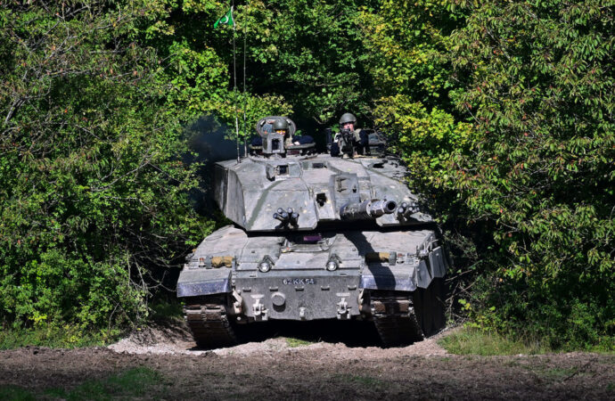 <strong>El Reino Unido anuncia planes de suministrar tanques a Ucrania tras una decisión similar de Polonia</strong>