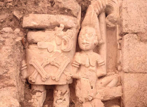 <strong>Hallan una escultura maya de una mujer gobernante sometiendo a un guerrero</strong>