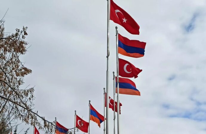 <strong>Armenia califica de acontecimiento histórico la apertura de su frontera con Turquía</strong>