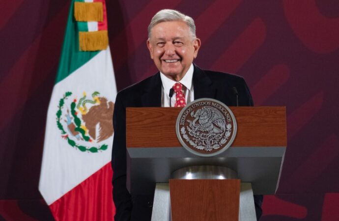 <strong>Gobierno de México fomenta inversión con visión sustentable: presidente; no se otorgarán permisos donde no hay agua, afirma</strong>