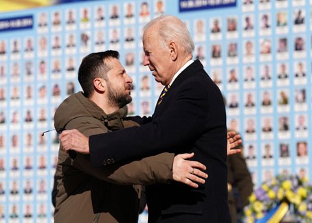 Biden<strong> en Kiev no busca la paz, 460 millones de dólares más en ayuda militar</strong>