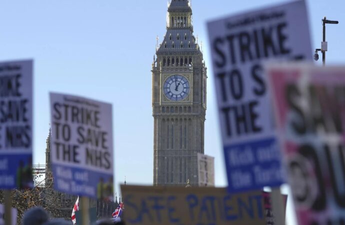 <strong>“Un fracaso del Gobierno”: la multitudinaria protesta por el colapso del sistema sanitario británico</strong>
