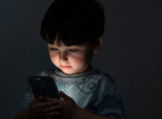 <strong>Estudio: Cada hora extra que los niños usan ‘gadgets’ aumenta el riesgo de suicidio</strong>
