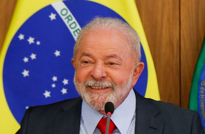 <strong>Lula de Brasil visitará China para ‘mejorar lazos económicos’ en medio de turbulencia global</strong>