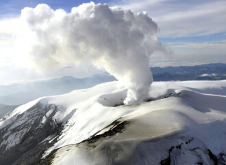<strong>Declaran “calamidad pública” en Colombia por probable erupción del volcán Nevado del Ruiz</strong>