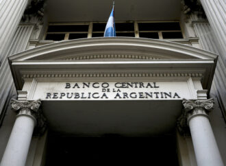 <strong>El Banco Central de Argentina sube la tasa de interés al 91 %, la más alta en 20 años</strong>