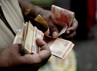 <strong>India y Bangladés se desharán del dólar en parte de sus transacciones comerciales</strong>
