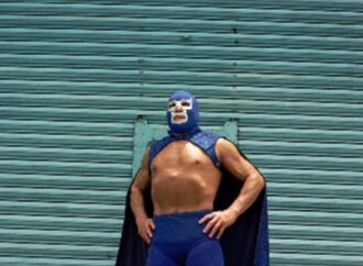 Blue Demon: una exhibición revela al hombre debajo de la máscara de este ídolo mexicano