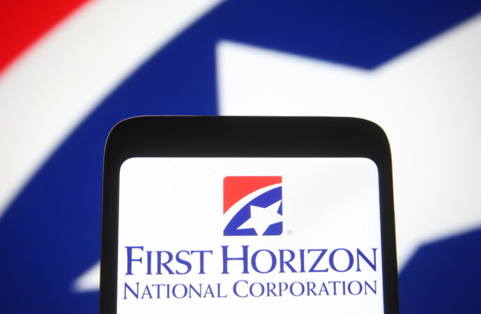 <strong>Las acciones del First Horizon caen un 40 % y agudizan la crisis bancaria estadounidense</strong>