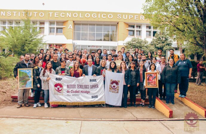 <strong>Ciudad Hidalgo, Michoacán, 23 de mayo de 2023. Directivos del #ITSCH hacen el abanderamiento de la delegación que participara en el Pre Nacional de los Tecnológicos, y al término del acto, se procedió a festejar el día del Estudiante</strong>