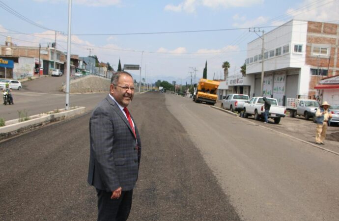 <strong>José Luis Téllez Marín, supervisa los últimos trabajos de la Rehabilitación de la Av. Morelos.</strong>