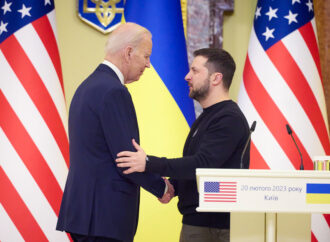<strong>Zelenski insta a Biden a invitar “ahora” a Ucrania a ingresar en la OTAN</strong>