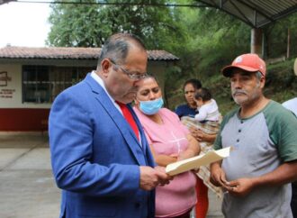 El presidente Municipal de Hidalgo, inauguró la techumbre del área de impartición de educación física del Jardín de niños comunitario CONAFE perteneciente a la Tenencia de Huajumbaro