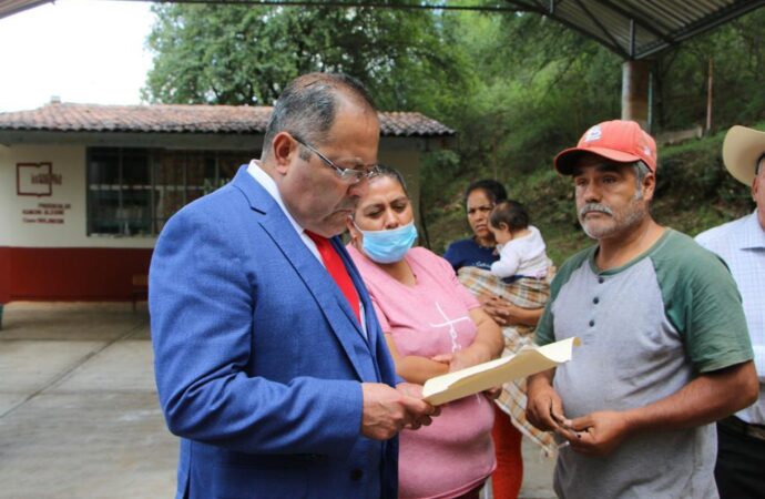 El presidente Municipal de Hidalgo, inauguró la techumbre del área de impartición de educación física del Jardín de niños comunitario CONAFE perteneciente a la Tenencia de Huajumbaro