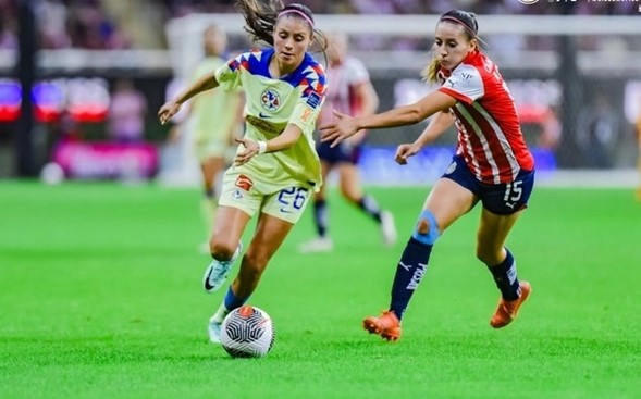 <strong>Chivas femenil rescata empate ante América en las semifinales</strong>