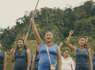 La guardia de mujeres conga que expulsó a una minera de sus tierras en la Amazonia