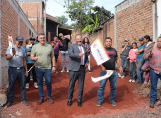 <strong>José Luis Téllez Marín, arrancó los trabajos de pavimentación hidráulica de la calle Brisa colonia Unida y segunda privada de Vicente Guerrero</strong>