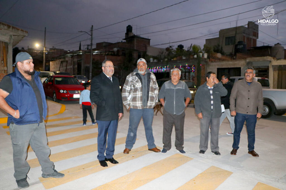 <strong>José Luis Téllez Marín, inauguró la pavimentación hidráulica de la calle diana cazadora de la colonia las fuentes.</strong>