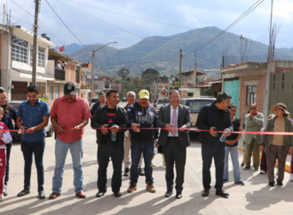 <strong>José Luis Téllez Marín, inauguró la pavimentación hidráulica de la calle J.  Guadalupe posadas de la colonia contreras</strong>.